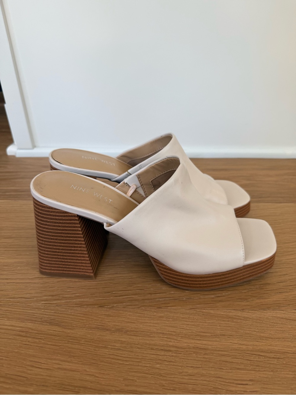 Nine West Cream Open-Toe Platform Mules with Stacked Brown Heel Sz. 10